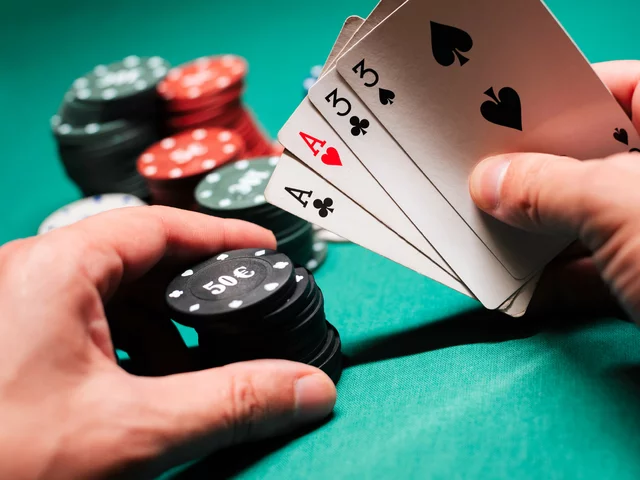 Mengapa tangan poker disebut 'two pair' dan bukan 'two pairs'?